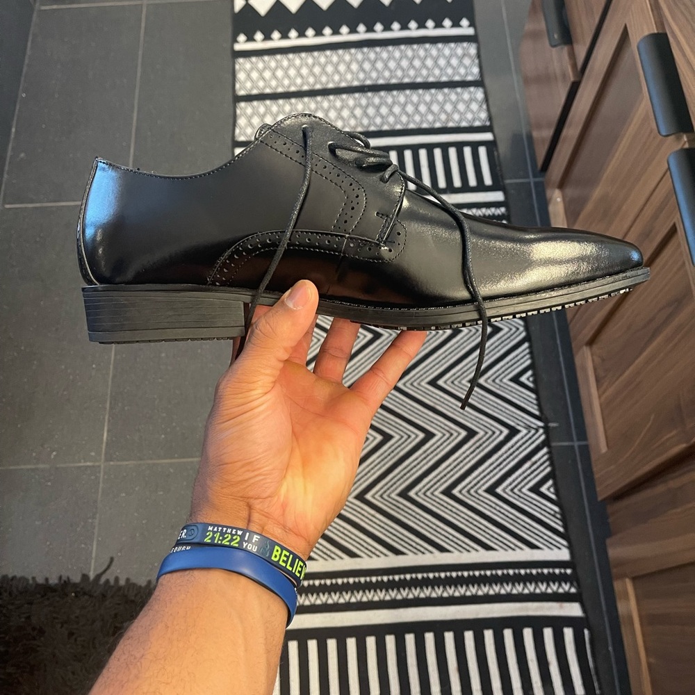 New men’s Stacy Adams dress shoes
